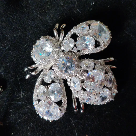Joan Rivers RARE XL sparkly bee brooch pin - Picture 1 of 2